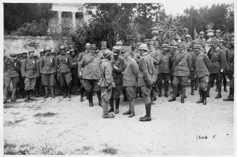 Veneto - Marostica - Nole - premiazioni - onorificenze - medaglie - 1° divisione - arditi - ufficiali - re - 1918 (positivo) di Marzocchi, Luigi (primo quarto XX)