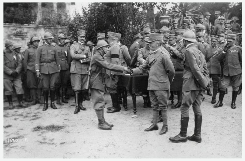 Veneto - Marostica - Nole - premiazioni - onorificenze - 1° divisione - arditi - ufficiali - re - 1918 (positivo) di Marzocchi, Luigi (primo quarto XX)