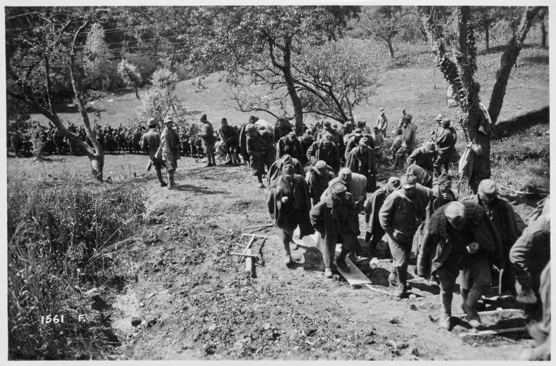 Veneto - altipiani - monte Valbella - prigionieri - austriaci - marcia - 1918 (positivo) di Marzocchi, Luigi (primo quarto XX)