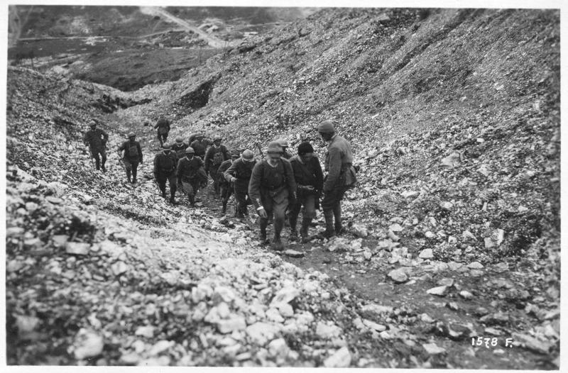 Veneto - altipiani - monte Valbella - comandi di battaglione - ufficiali - 1918 (positivo) di Marzocchi, Luigi (primo quarto XX)