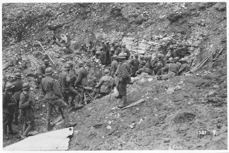 Veneto - altipiani - monte Valbella - comandi di compagnia - trincee - mitragliatrici - armi da fuoco - 1918 (positivo) di Marzocchi, Luigi (primo quarto XX)