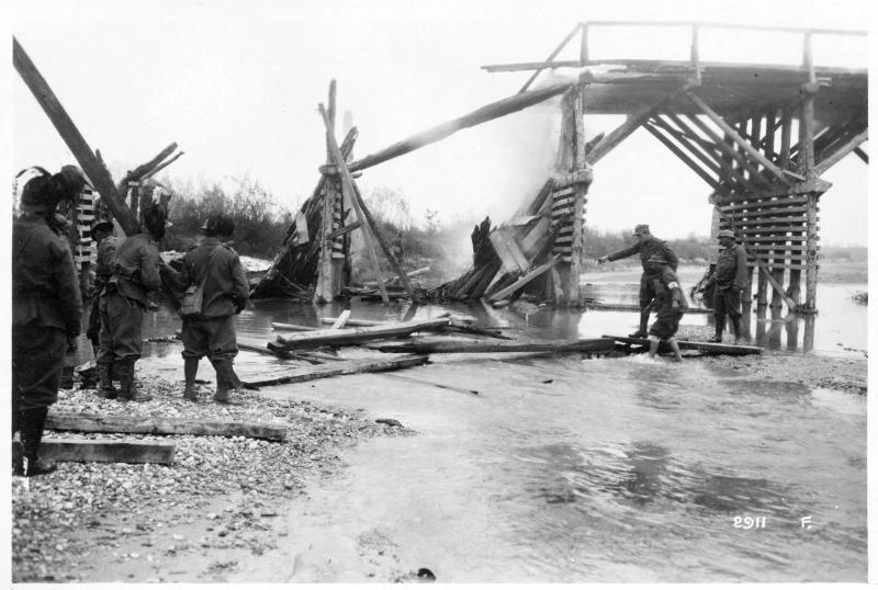 Battaglia di Vittorio Veneto - Ponti distrutti - 1918 (positivo) di Marzocchi, Luigi (primo quarto XX)