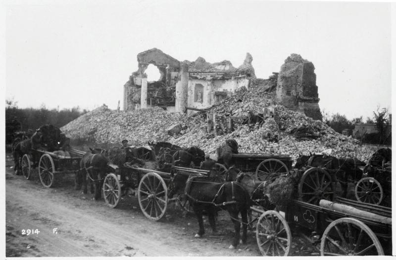 Battaglia di Vittorio Veneto - Rovine - Carri - 1918 (positivo) di Marzocchi, Luigi (primo quarto XX)