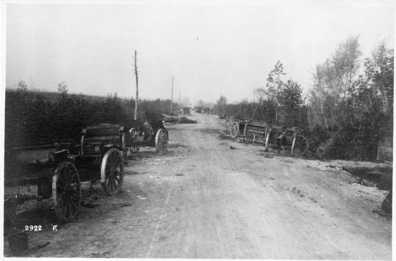 Battaglia di Vittorio Veneto - Carri abbandonati - 1918 (positivo) di Marzocchi, Luigi (primo quarto XX)