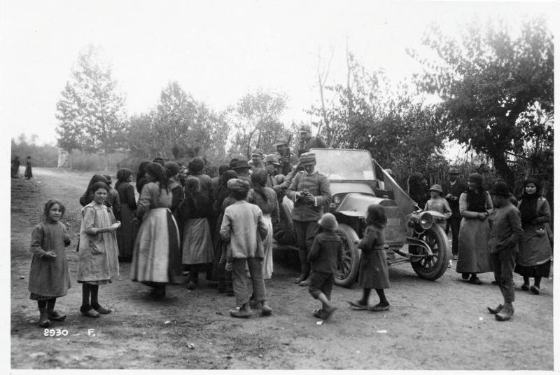 Battaglia di Vittorio Veneto - Propaganda - Automobili - Civili - 1918 (positivo) di Marzocchi, Luigi (primo quarto XX)