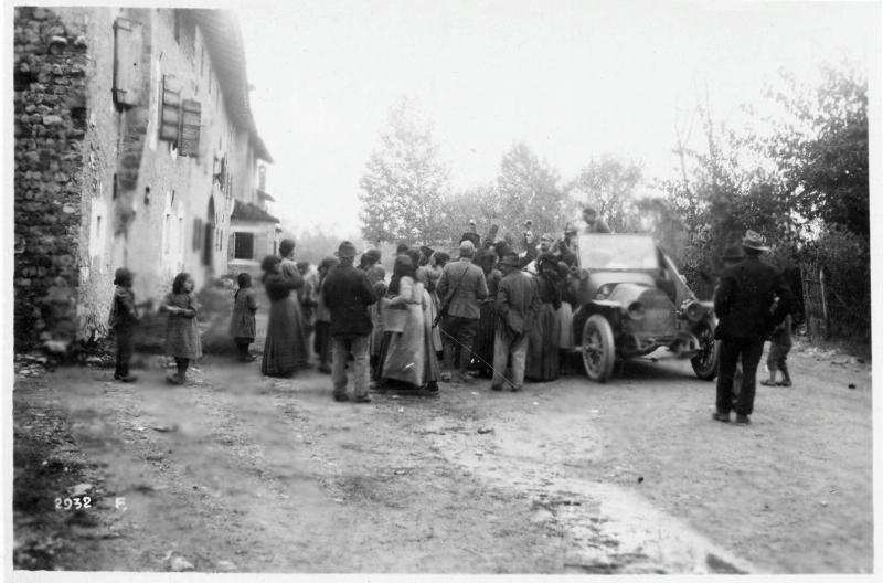Battaglia di Vittorio Veneto - Propaganda - Automobili - Civili - 1918 (positivo) di Marzocchi, Luigi (primo quarto XX)