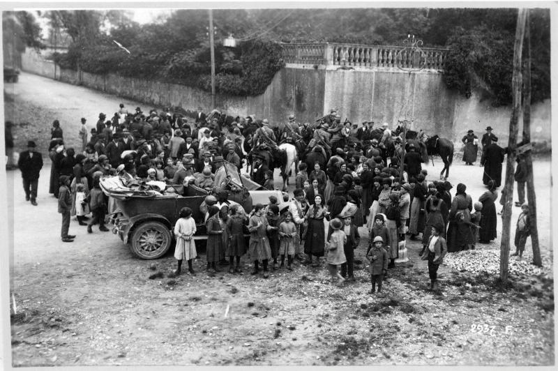 Battaglia di Vittorio Veneto - Festeggiamenti - Civili - Soldati - 1918 (positivo) di Marzocchi, Luigi (primo quarto XX)