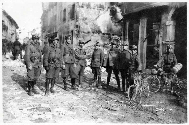 Battaglia di Vittorio Veneto - Pattuglie italiane - Soldati - 1918 (positivo) di Marzocchi, Luigi (primo quarto XX)