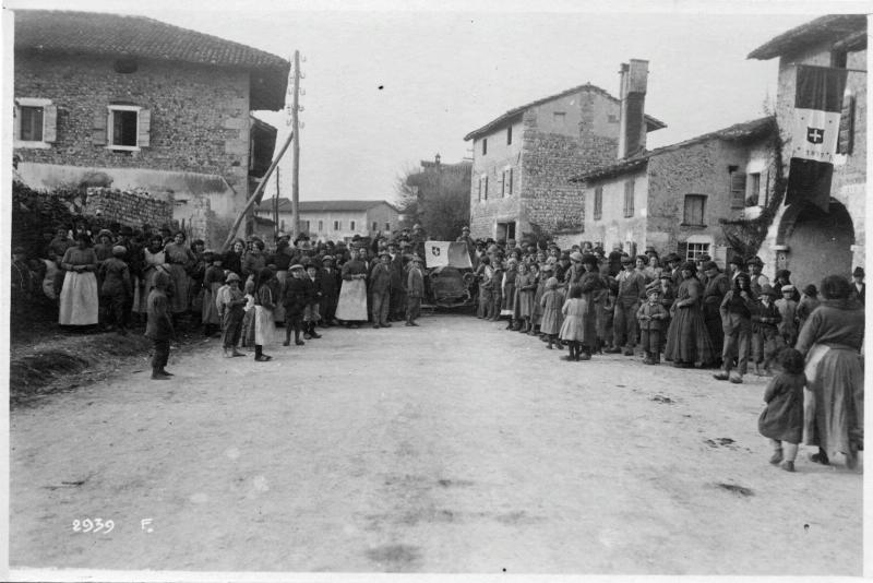 Battaglia di Vittorio Veneto - Festeggiamenti - Pattuglie italiane - Civili - Soldati - 1918 (positivo) di Marzocchi, Luigi (primo quarto XX)