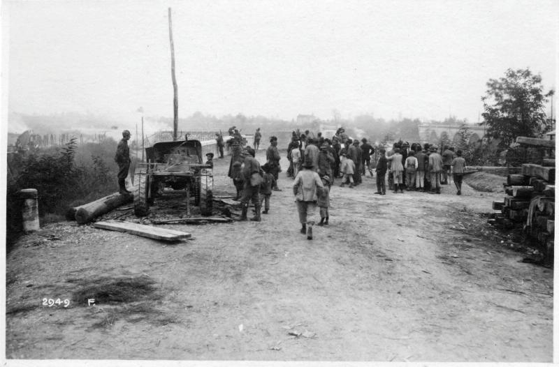 Battaglia di Vittorio Veneto - Pordenone - Civili - Carri - 1918 (positivo) di Marzocchi, Luigi (primo quarto XX)