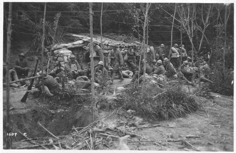 Veneto - Caposile - truppe - armi da fuoco - baracche - 1918 (positivo) di Marzocchi, Luigi (primo quarto XX)