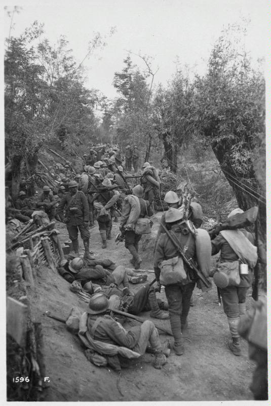 Veneto - Caposile - rincalzi - soldati - armi da fuoco - 1918 (positivo) di Marzocchi, Luigi (primo quarto XX)