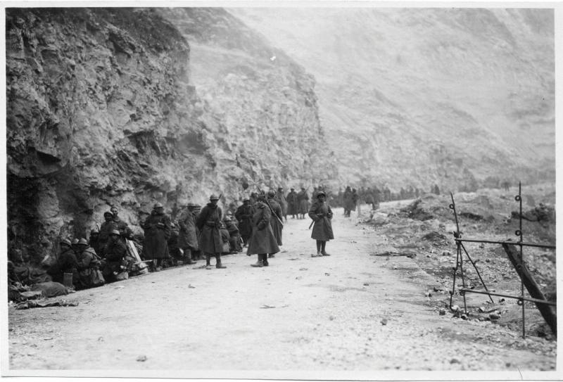 Val Frenzela - Asiago - Sasso - soldati italiani - truppe - movimento - 1917 (positivo) di Marzocchi, Luigi (primo quarto XX)