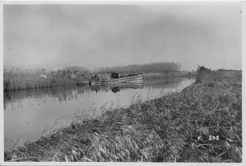 Caposile - fiumi - Sile - barconi - 1918 (positivo) di Marzocchi, Luigi (primo quarto XX)