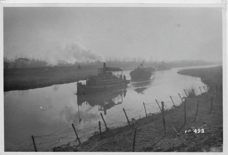 Caposile - Sile- rifornimenti - materiali - vaporetti - barconi - 1918 (positivo) di Marzocchi, Luigi (primo quarto XX)