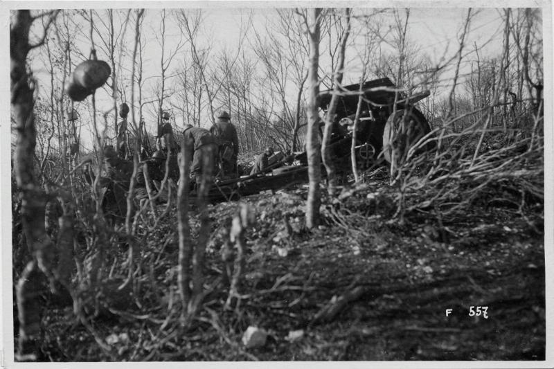 Val Bella - artiglierie - soldati italiani - 1918 (positivo) di Marzocchi, Luigi (primo quarto XX)