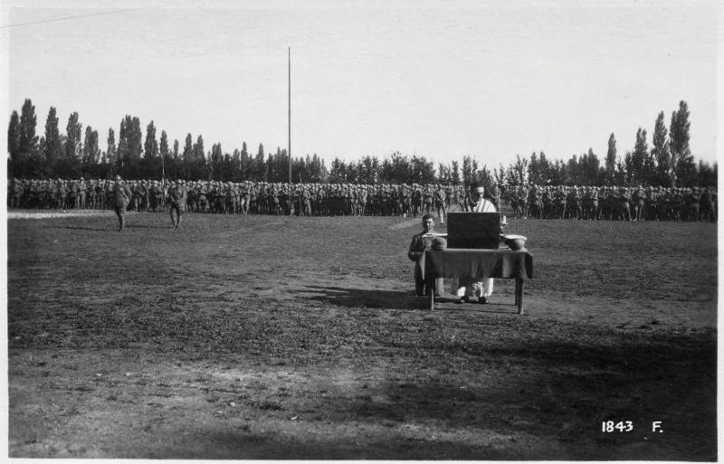 Veneto - Trevignano - 30° corpo d'armata - 4° armata - soldati - ufficiali - messa - 1918 (positivo) di Marzocchi, Luigi (primo quarto XX)