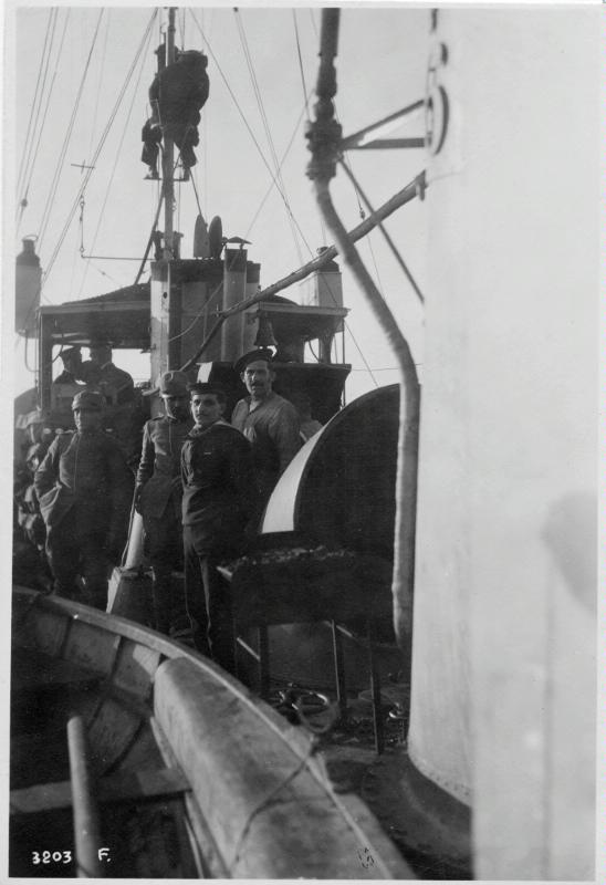 Trieste - Audace - Imbarcazioni - Soldati - 1918 (positivo) di Marzocchi, Luigi (primo quarto XX)