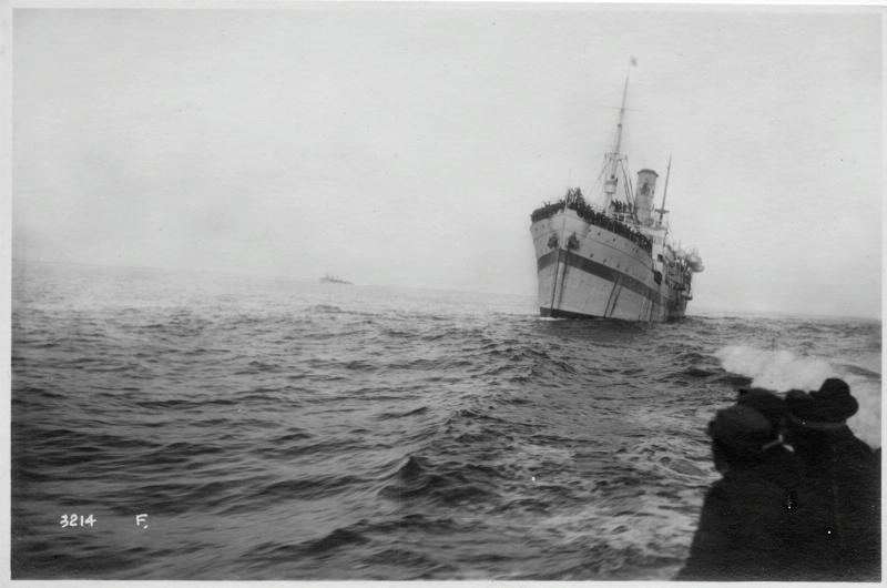 Trieste - Imbarcazioni - Prigionieri - 1918 (positivo) di Marzocchi, Luigi (primo quarto XX)