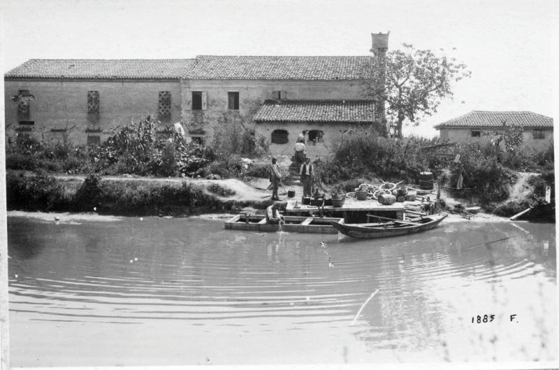 Veneto - Cortellazzo - rifornimenti - barche - canali - 1918 (positivo) di Marzocchi, Luigi (primo quarto XX)