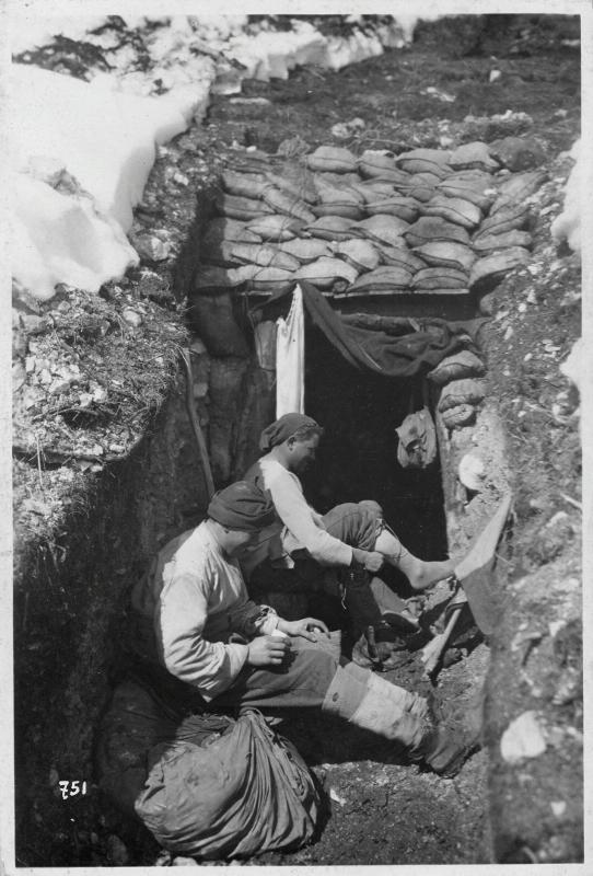 Monte Grappa - toilette - trincea (positivo) di Marzocchi, Luigi (primo quarto XX)