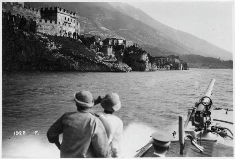 Lago di Garda - Veneto - Malcesine - mas - M.A.S. - imbarcazioni - approdi - rive - 1918 (positivo) di Marzocchi, Luigi (primo quarto XX)