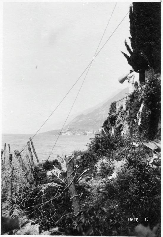 Lago di Garda - reticolati - filo spianto - vedette - osservatori - regia marina - megafoni - 1918 (positivo) di Marzocchi, Luigi (primo quarto XX)