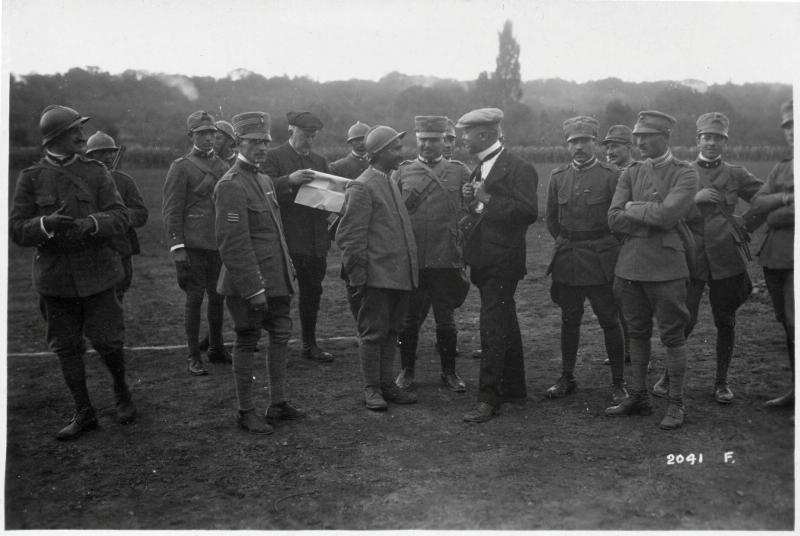 Veneto - festeggiamenti - truppe - ceco-slovacchi - rumeni - jugoslavi - 1918 (positivo) di Marzocchi, Luigi (primo quarto XX)