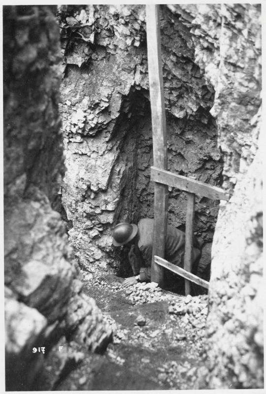 Rio Cameras - trincee - caverne - rifugi - 1918 (positivo) di Marzocchi, Luigi (primo quarto XX)