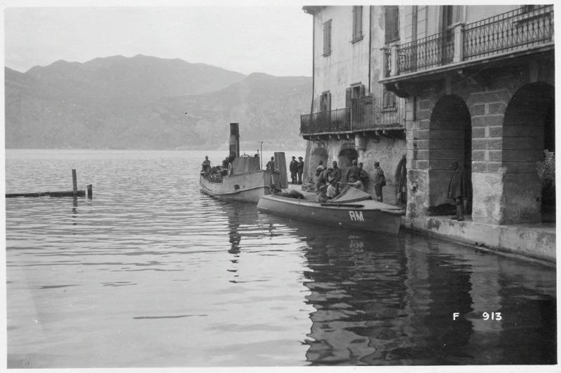 Malcesine - vaporetti - trasporti - materiali - Regia Marina (positivo) di Marzocchi, Luigi (primo quarto XX)
