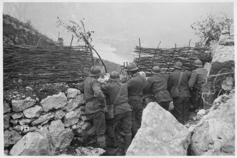 avamposti - mitragliatrici - soldati italiani - 1918 (positivo) di Marzocchi, Luigi (primo quarto XX)