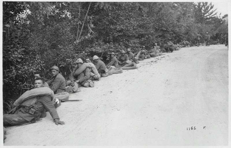 San Biagio di Callalta - soldati italiani - riposo -rinforzi - 1918 (positivo) di Marzocchi, Luigi (primo quarto XX)