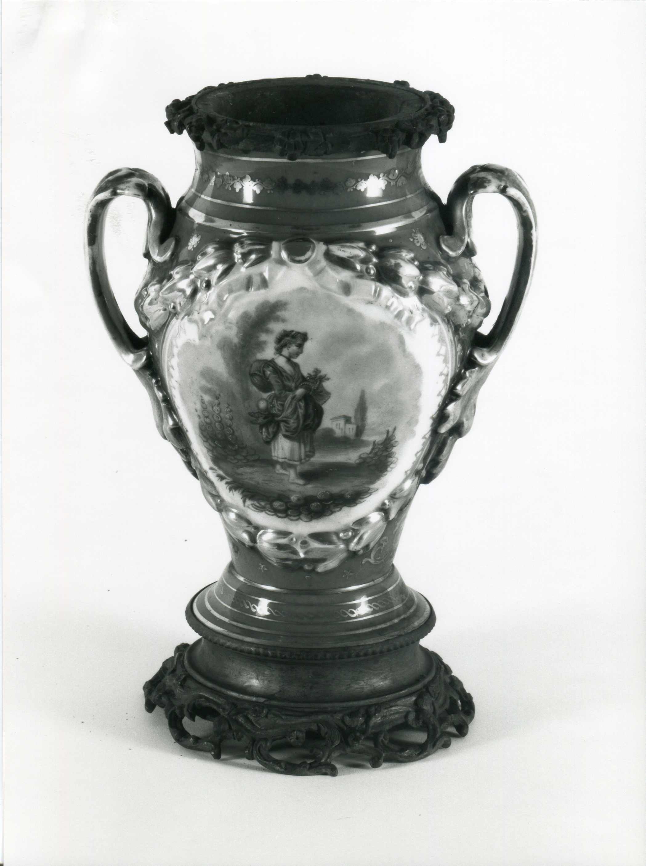 Due putti alati, fiori (vaso, serie) - manifattura francese (fine sec. XVIII)