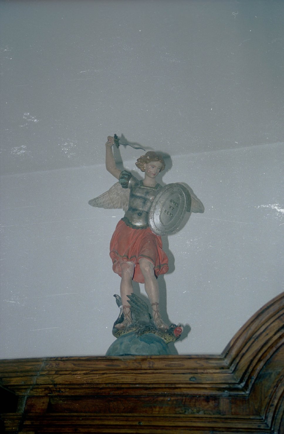 San michele arcangelo (statua)