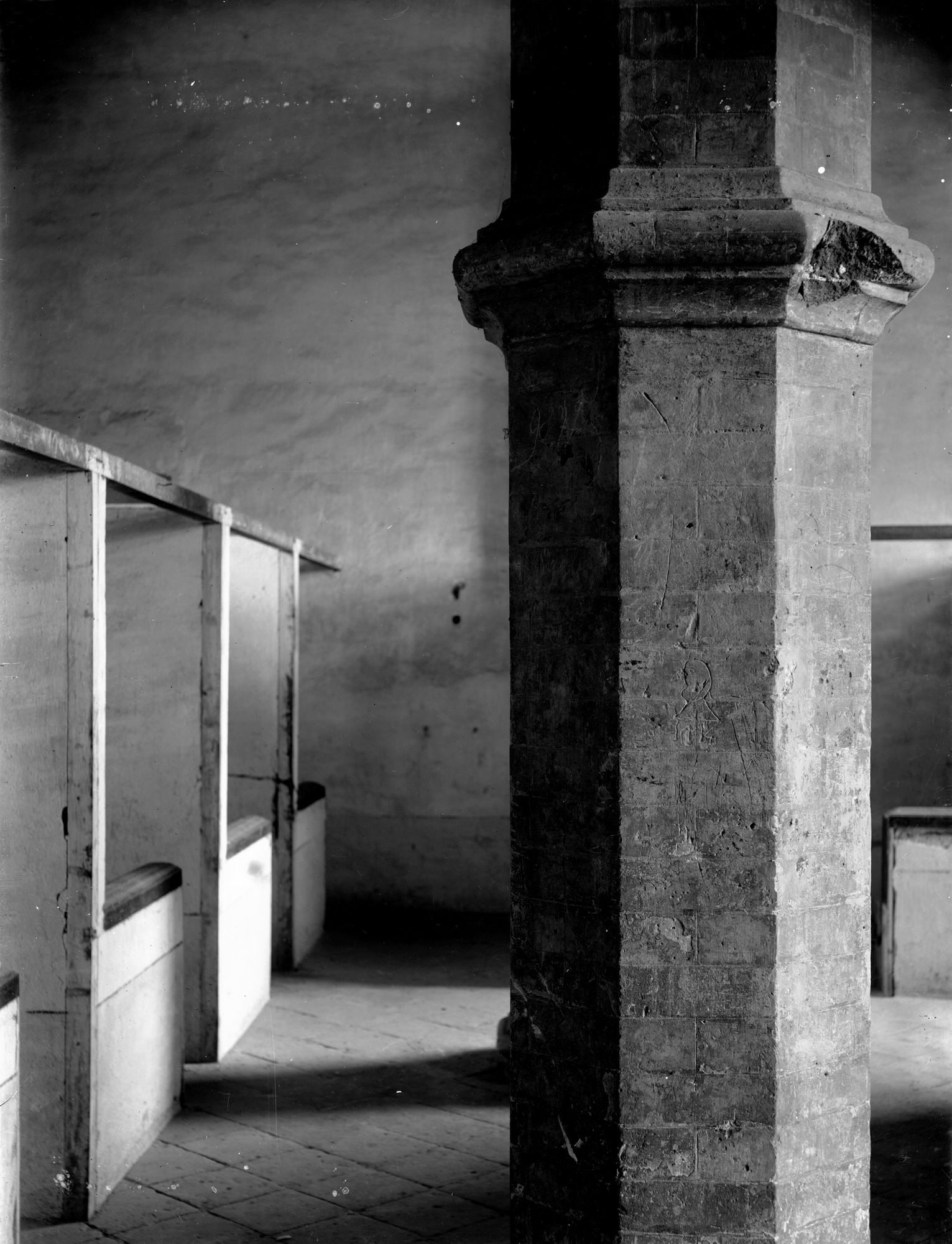 Monastero di Praglia. Colonne e stalli delle stanze dette dell'ospedale (negativo) di Gabinetto fotografico (XX)