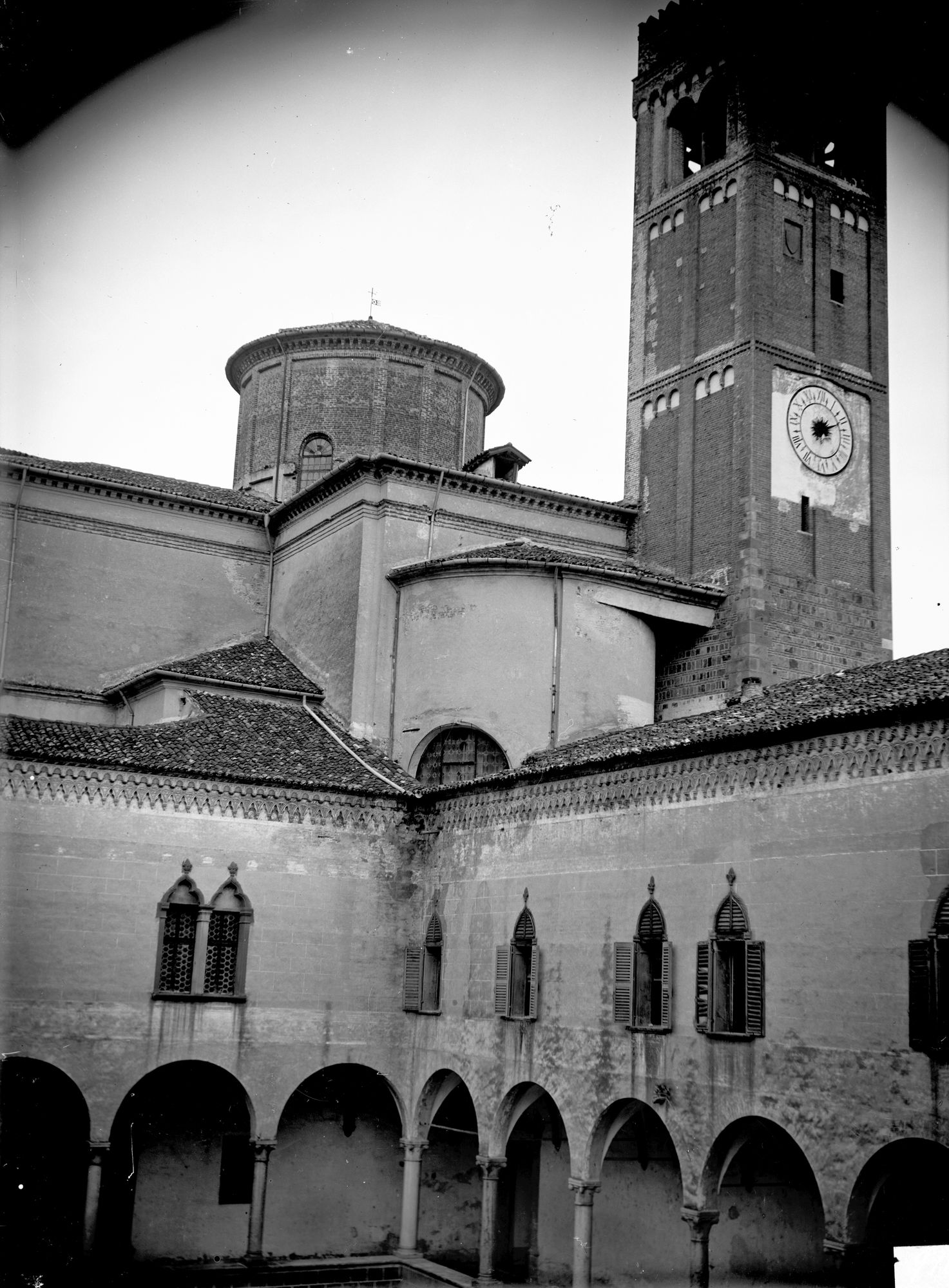 Monastero. Vedute del Chiostro e del lato verso sud/est (negativo) di Gabinetto fotografico (XX)