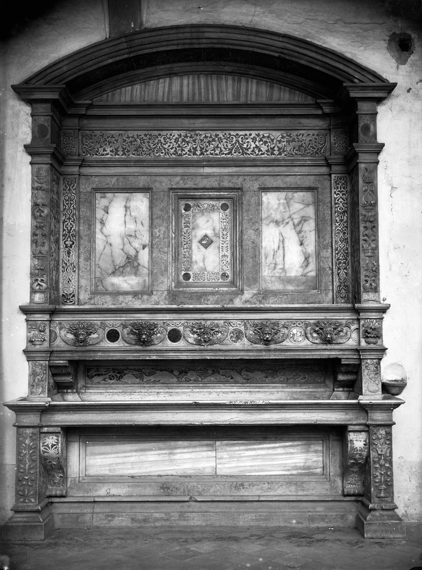 Monastero di Praglia. Lavabi in marmo intarsiati (negativo) di Gabinetto fotografico (XX)