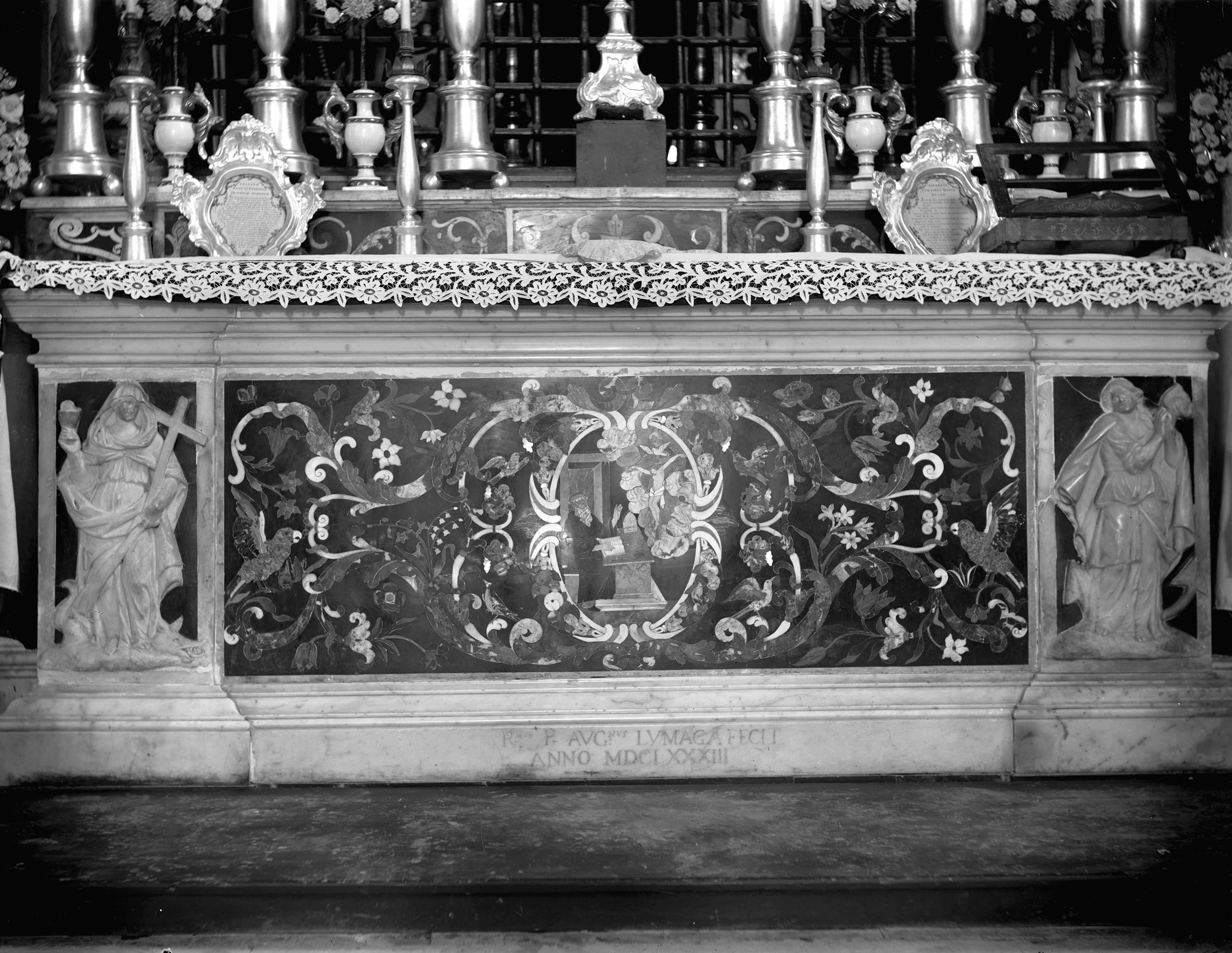 Chiesa di Monteortone. Parapetto dell'altare in marmo a mosaico del 1600 (negativo) di Gabinetto fotografico (XX)