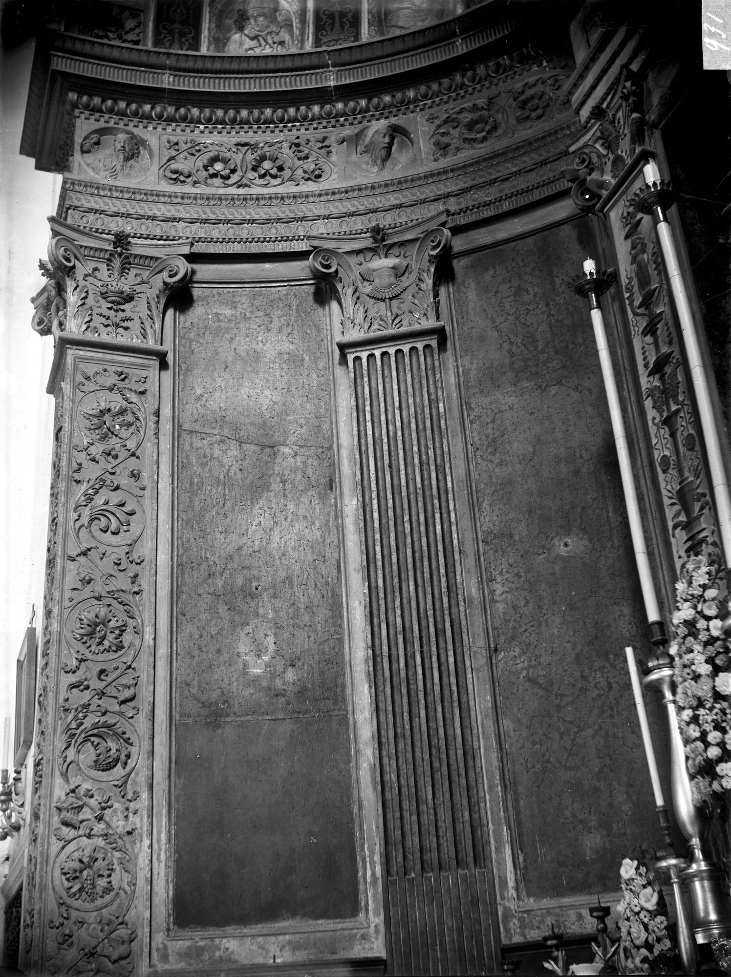 Chiesa di Monteortone. Altare Maggiore e dettagli dello stesso. Sec . XV (negativo) di Gabinetto fotografico (XX)
