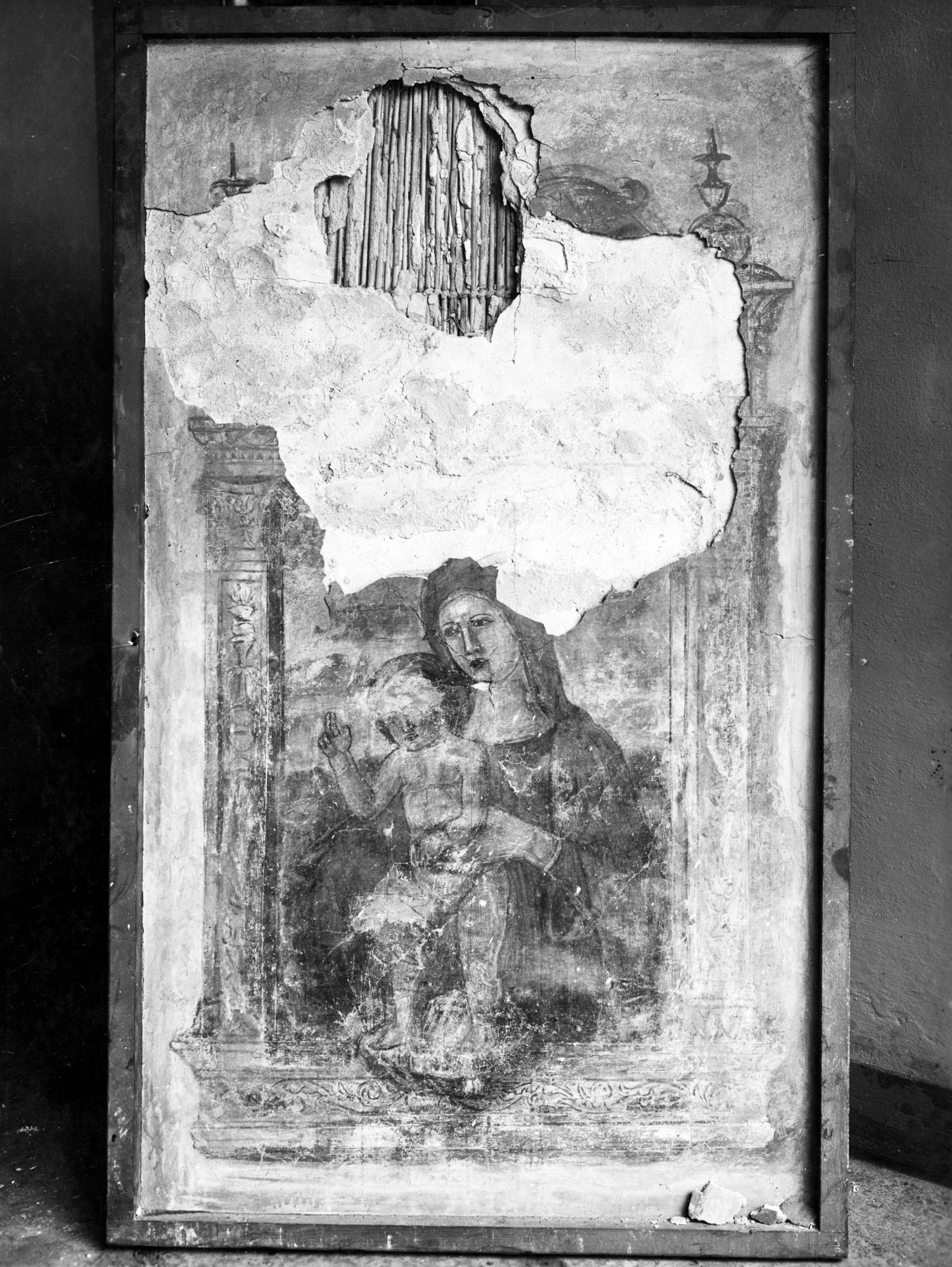 Museo Civico. Madonna e Bambino. Affresco sec. XVI (negativo) di Gabinetto fotografico (XX)