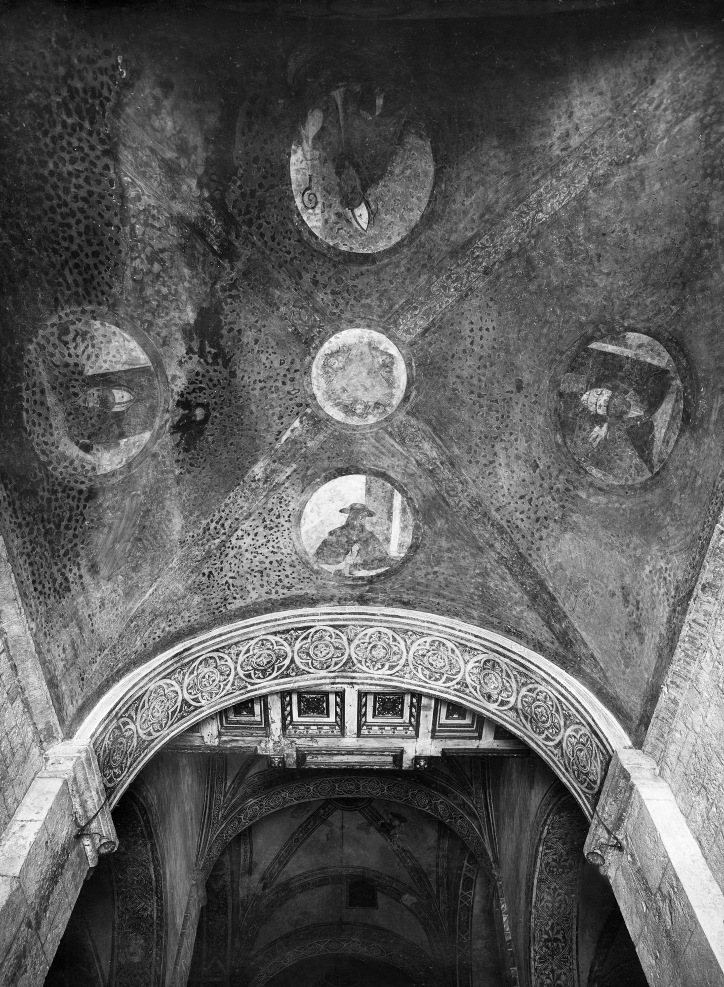 Feltre. SS. Vittore e Corna. L'interno dopo il restauro e rimessa in luce degli affreschi (negativo) di Gabinetto fotografico (XX)