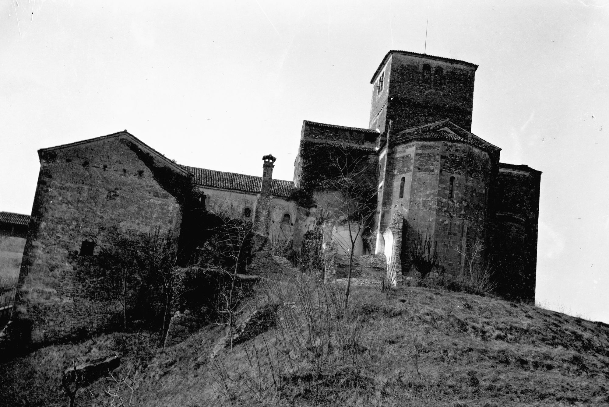 Abbazia di Nervesa: Pitture del Tiepolo, Chiostro e Abbazia (negativo) di Gabinetto fotografico (XX)