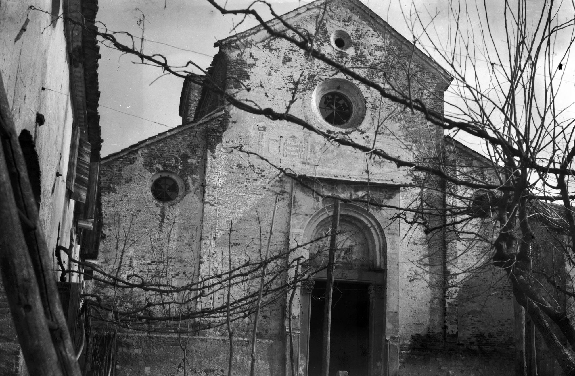 Abbazia di Nervesa: Pitture del Tiepolo, Chiostro e Abbazia (negativo) di Gabinetto fotografico (XX)