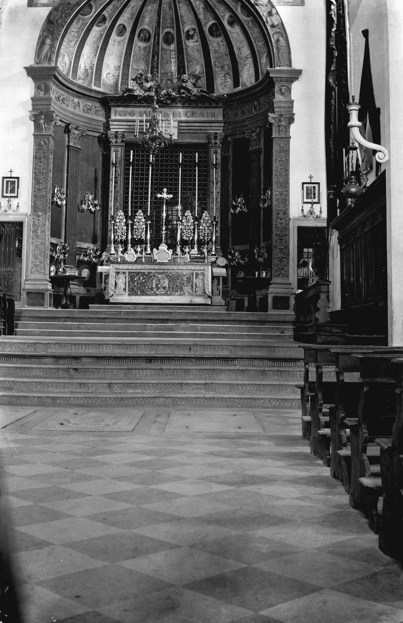 Monteortone. Altare della chiesa di Monteortone (negativo) di Gabinetto fotografico (XX)