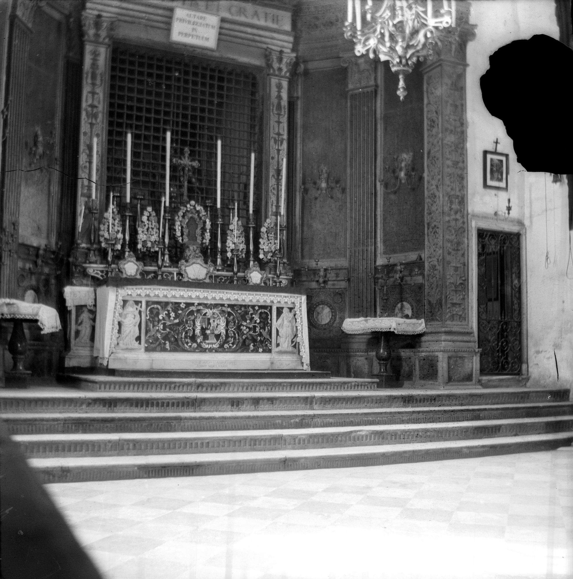 Monteortone. Altare della chiesa di Monteortone (negativo) di Gabinetto fotografico (XX)