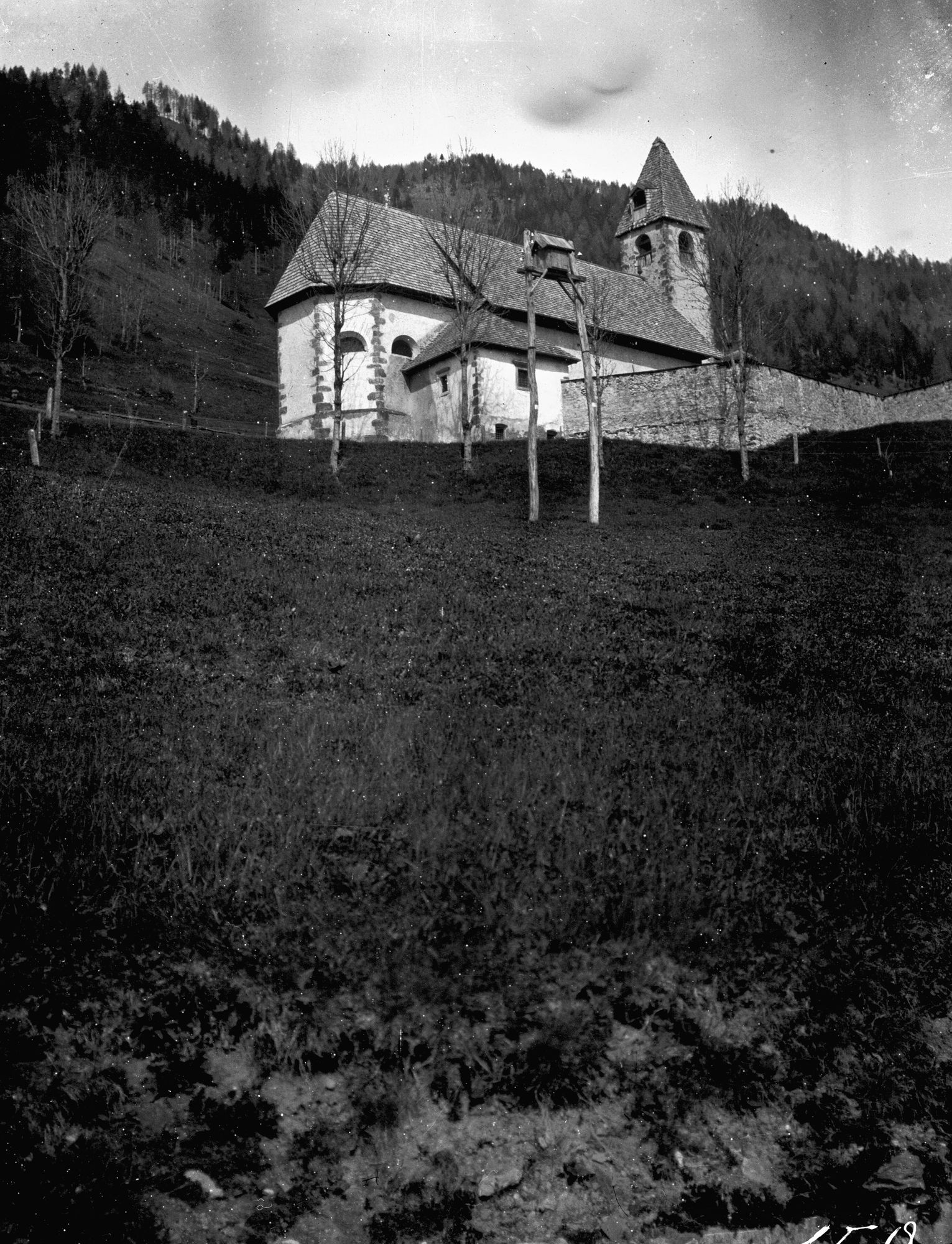 Chiesa di San Marco di Venas. Veduta esterna della chiesa (negativo) di D'ufficio. Ing. Ongaro (XX)