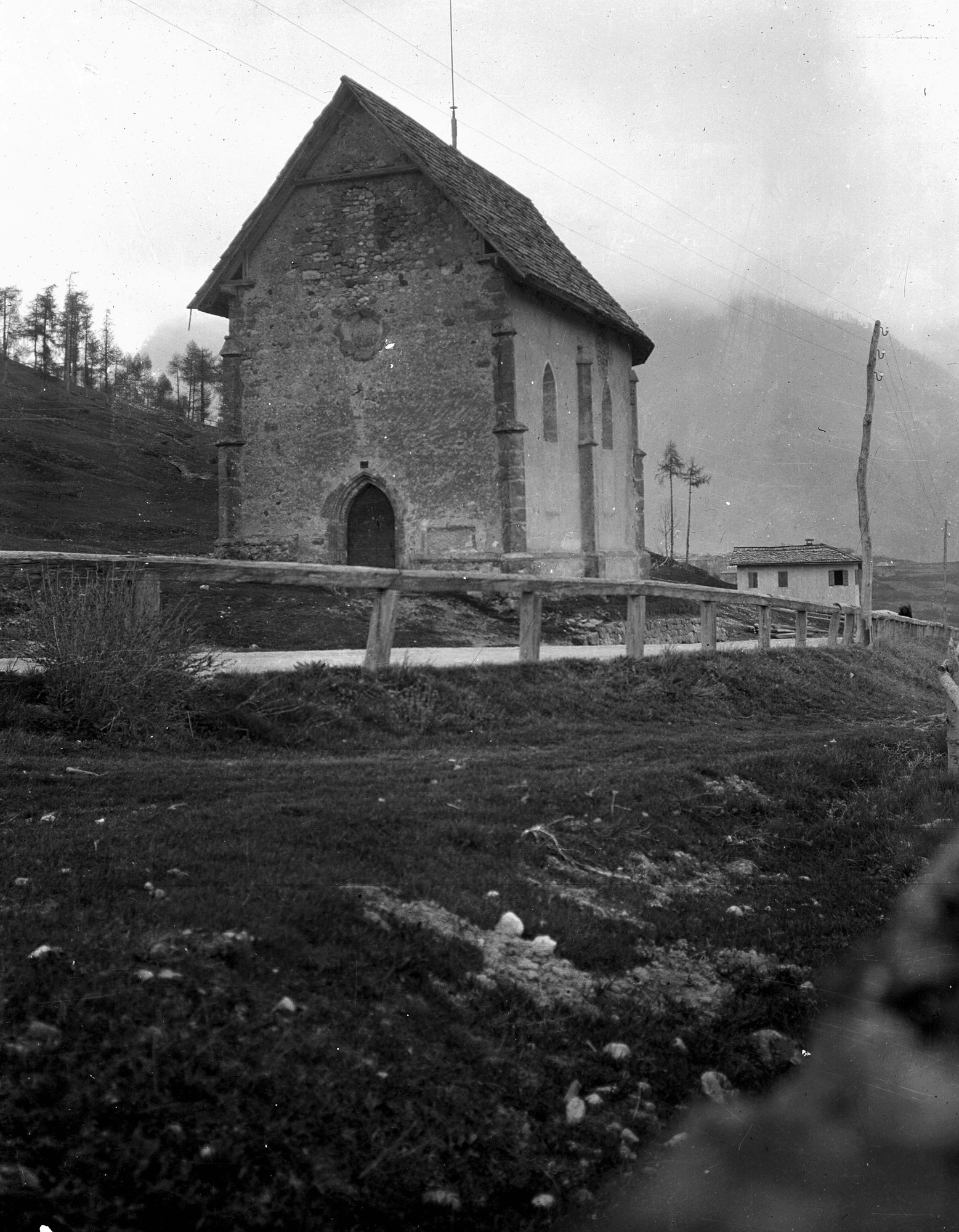 San Francesco d'Orsina. Veduta esterna della chiesa di San Francesco (negativo) di D'ufficio. Ing. Ongaro (XX)