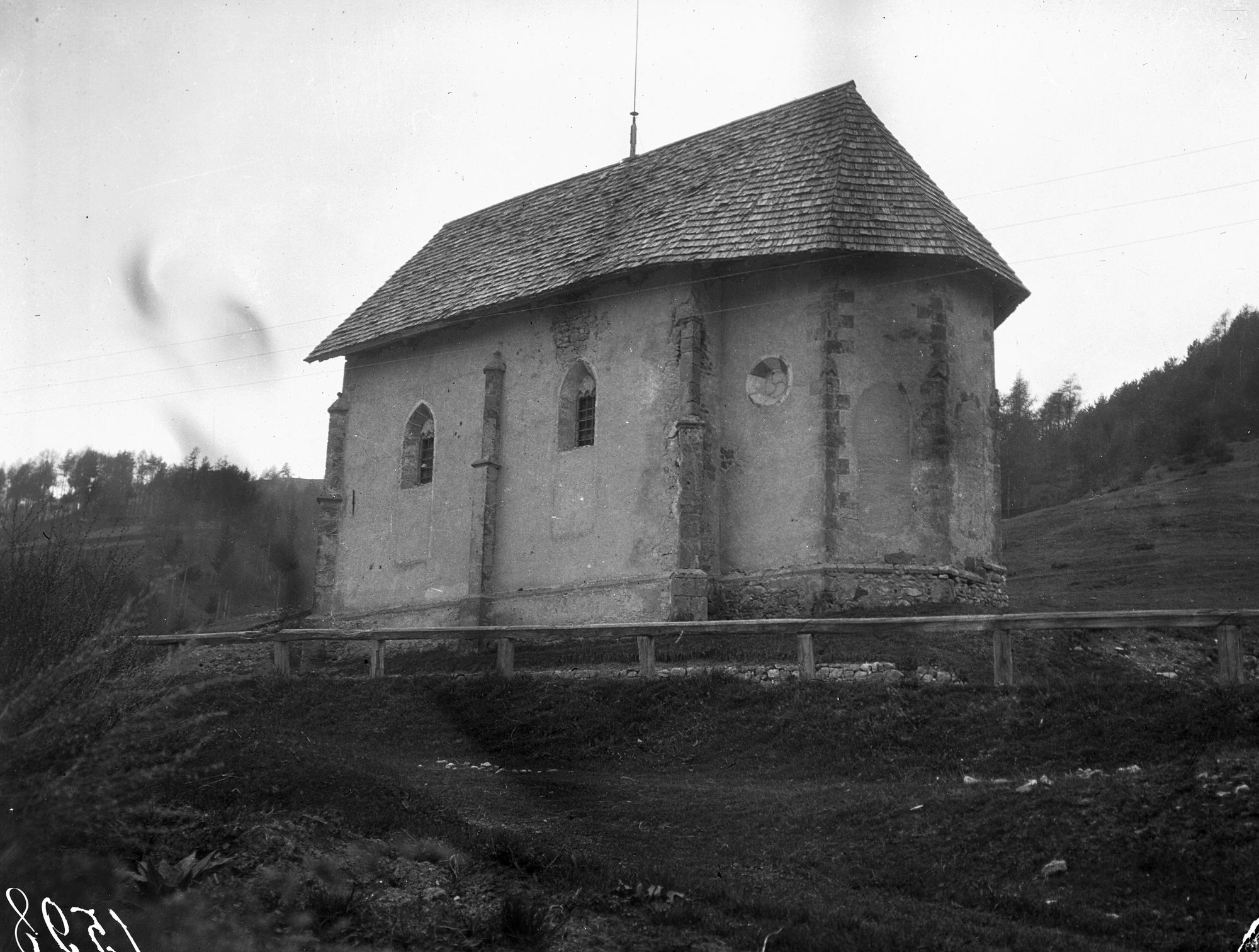 San Francesco d'Orsina. Veduta esterna della chiesa di San Francesco (negativo) di D'ufficio. Ing. Ongaro (XX)