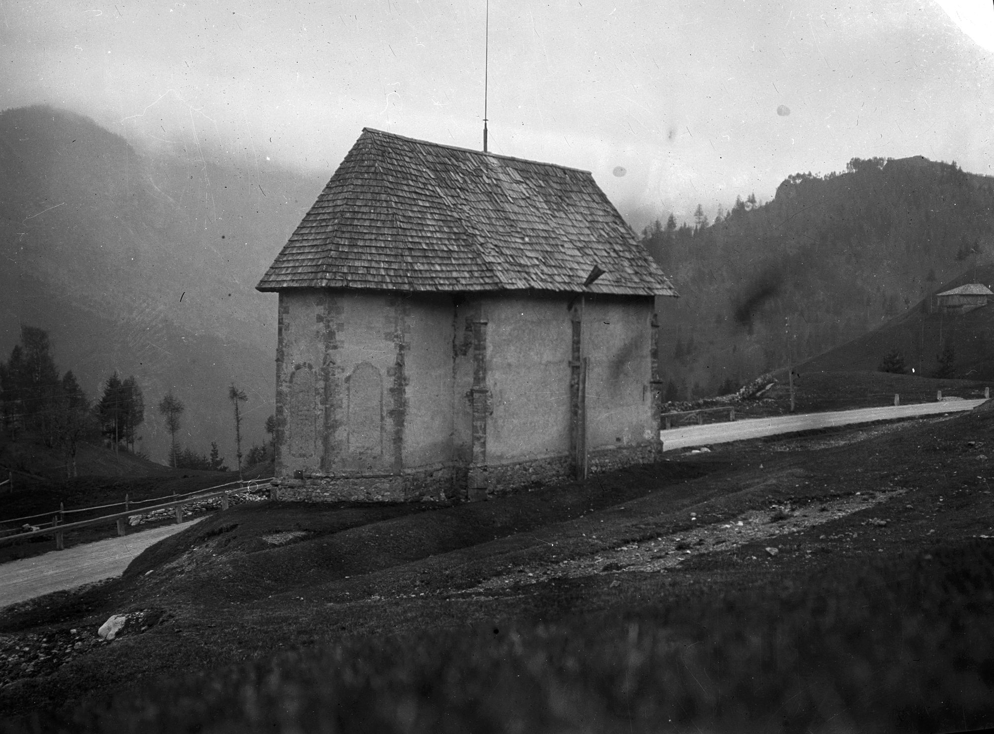 San Francesco d'Orsina. Veduta esterna della chiesa di San Francesco (negativo) di D'ufficio. Ing. Ongaro (XX)