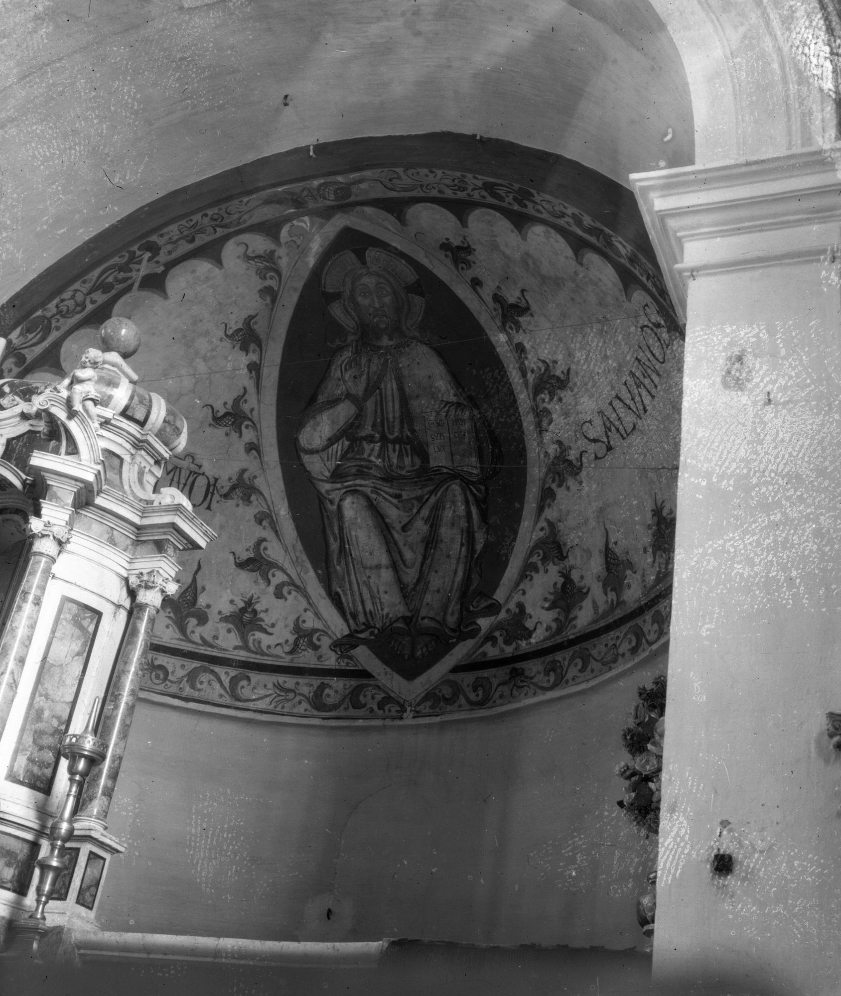 Chiesa di San Salvaro. Pittura raffigurante Cristo sulla cupola della chiesa di San Salvaro presso Urbana (negativo) di Gabinetto fotografico (XX)